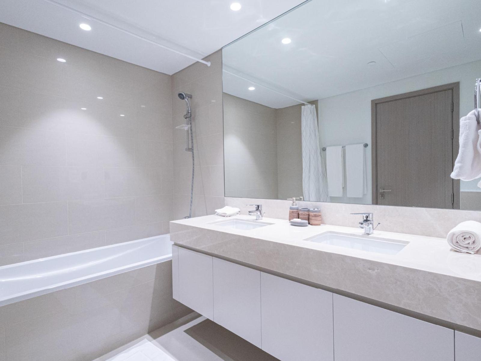 Apartment Mh - Act Tower - Downtown - Burj View 3bhk -ref4001 *